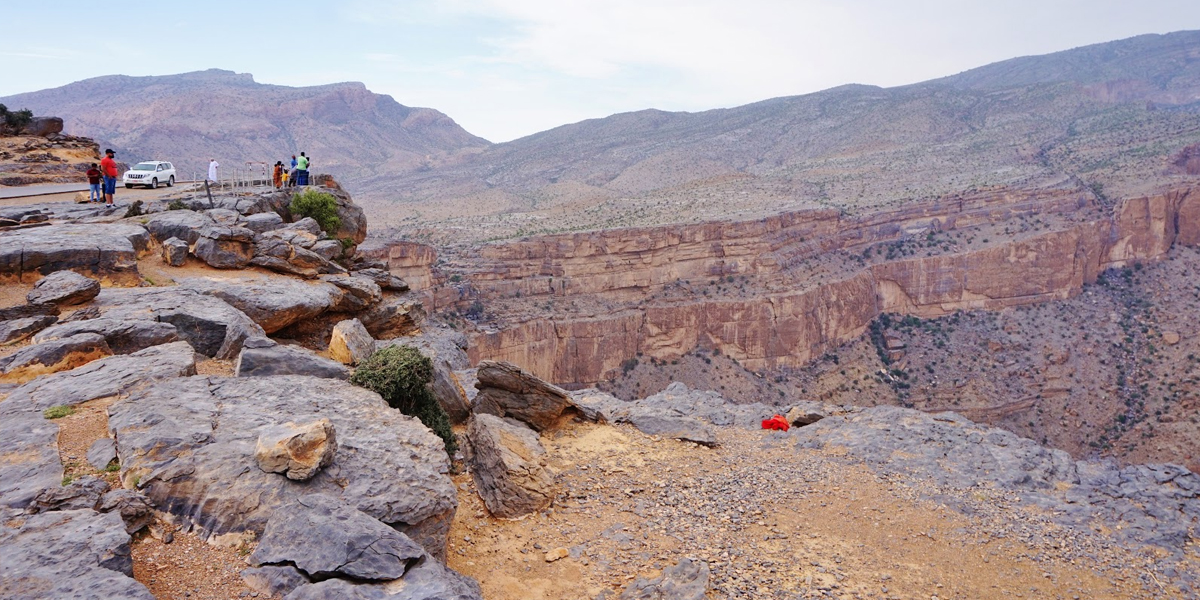 edge camping amidst magical views at wadi ghul adventurous things to do in oman instaomanvisa